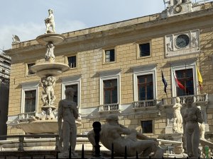 Foujntain Pretoro n Piazza Pretoria300